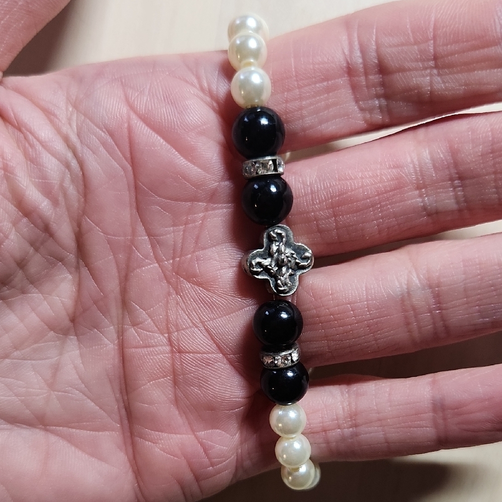 🔴Elegant Black and White Beaded Bracelet